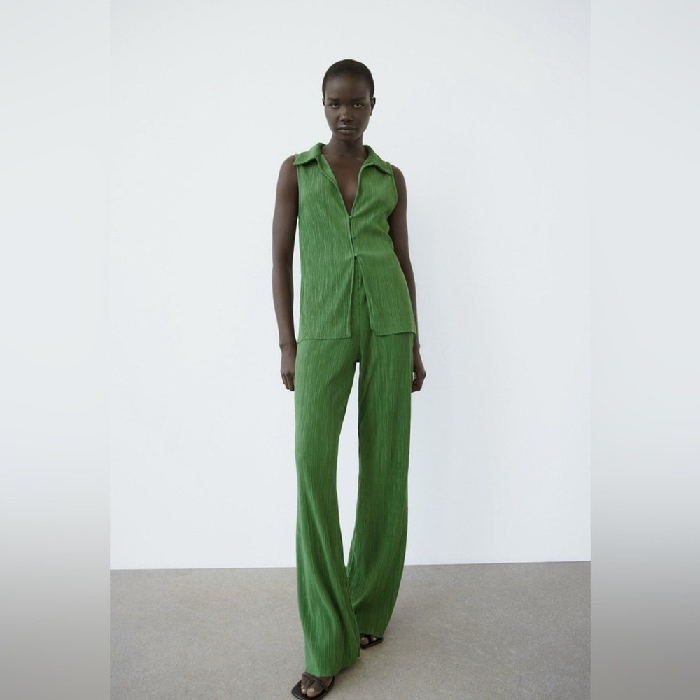 Zara Green Pleated Tank - Picture 2 of 16